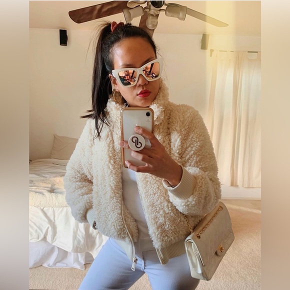 CHANEL classic flap Made In France iridescent pearl white leather gold hardware - Picture 16 of 16